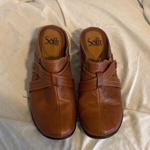 Women’s Sofft Nikkol Hero Brown Leather slip on clogs.